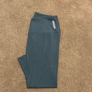 Womens Medium Gym Shark 7/8  No Seam Legging